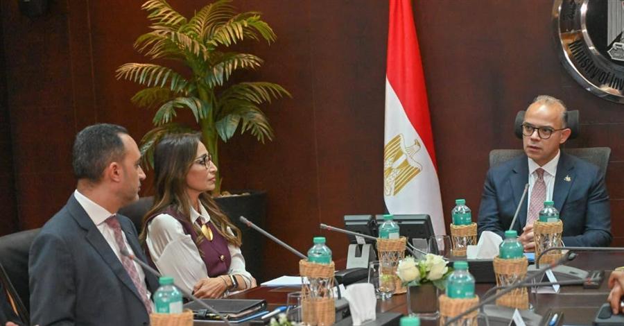 وزير الاستثمار يبحث مع نيسان مصر خطط التوسع وتعميق التصنيع المحلي